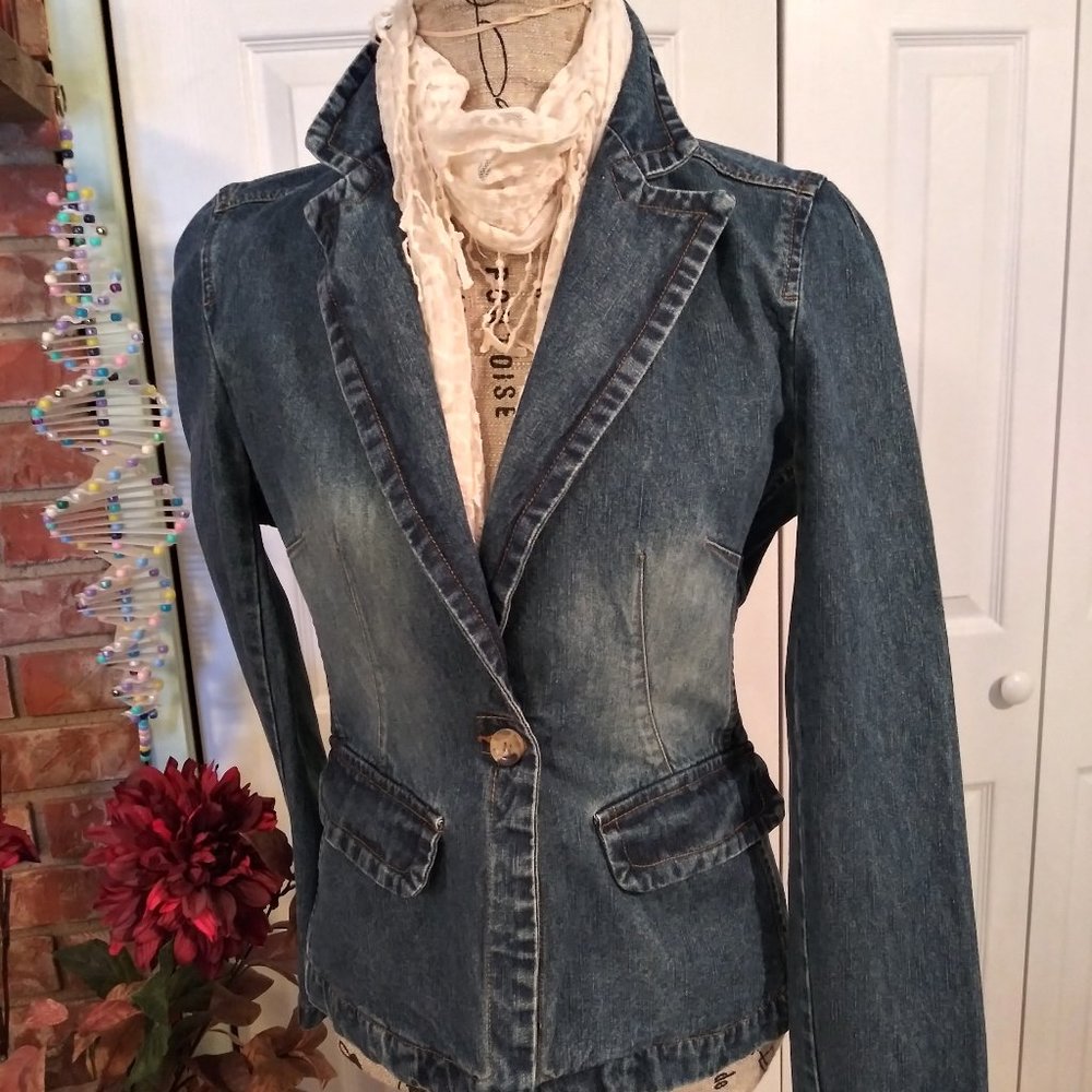 639 jeaniemade Size Med. Painted Jean Jacket - Picture 3 of 4